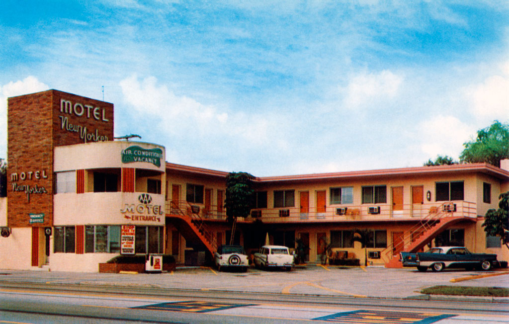 Motel New Yorker in Miami Florida 1957 DeSoto FireSweep Sportsman