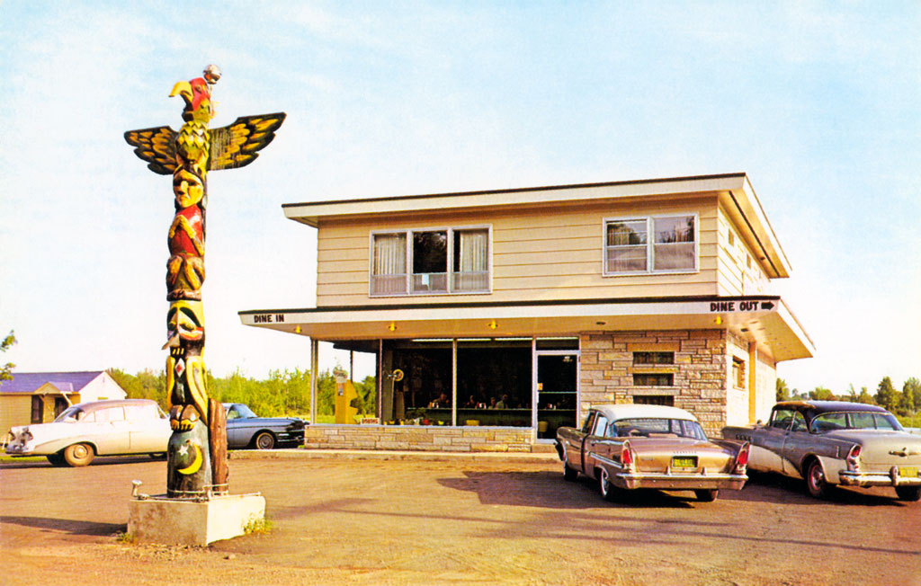 1958 Chrysler New Yorker at Totem Pole Restaurant in Ironwood, Michigan