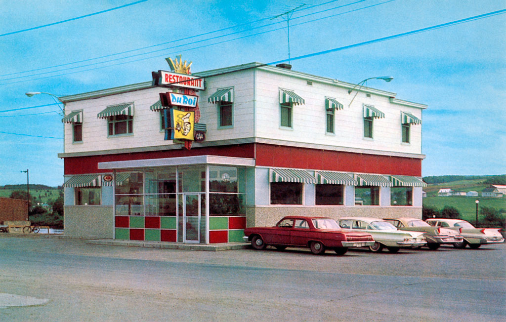 1960 Chrysler Saratoga at Restaurant du Roi in Sainte-Marie, Quebec